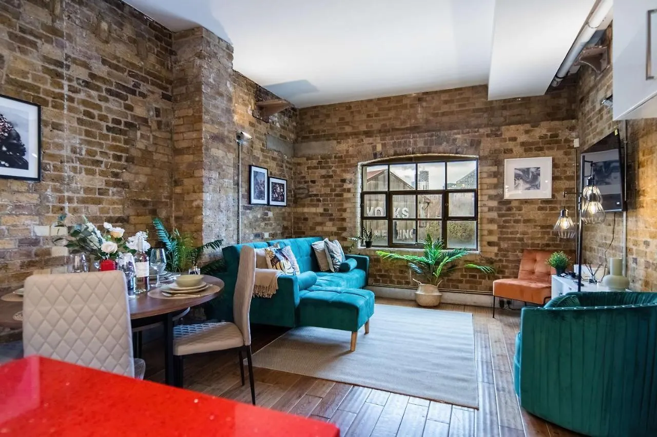 Livestay-Fabulous Three Bed Warehouse Conversion Apartment London 0*,  United Kingdom