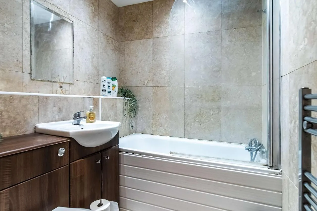 Livestay-Fabulous Three Bed Warehouse Conversion Apartment London
