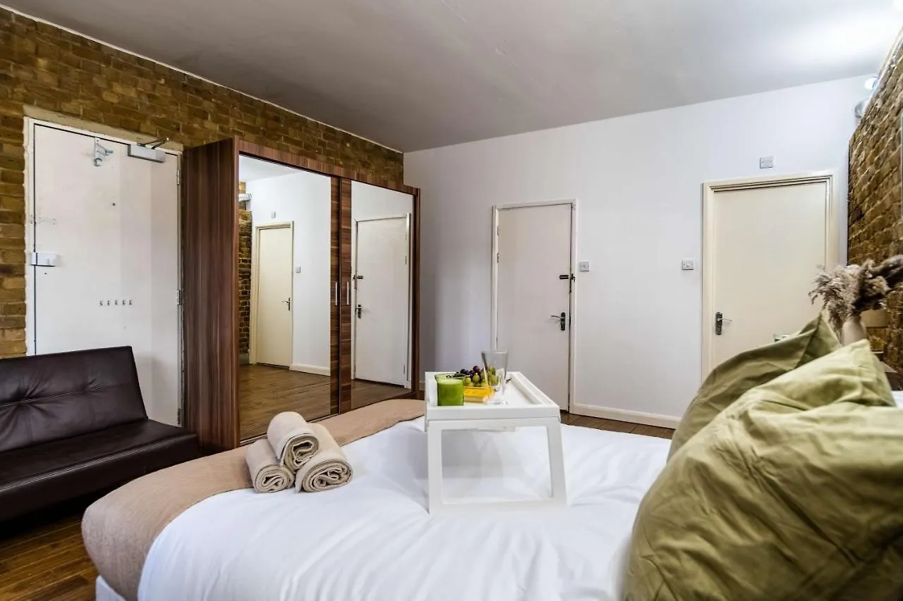 Livestay-Fabulous Three Bed Warehouse Conversion Apartment London 0*,