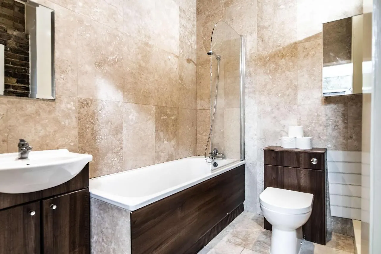 Livestay-Fabulous Three Bed Warehouse Conversion Apartment London 0*,