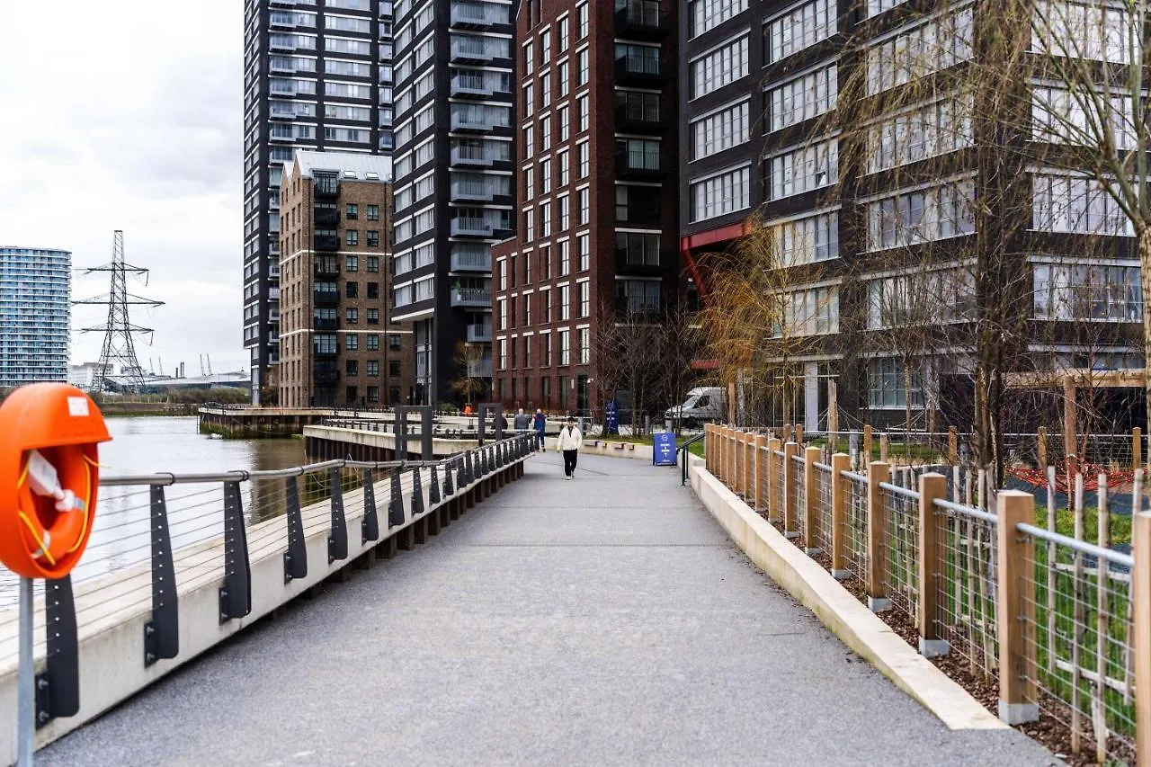 Livestay-Fabulous Three Bed Warehouse Conversion Apartment London