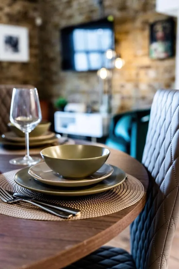 Livestay-Fabulous Three Bed Warehouse Conversion Apartment London United Kingdom