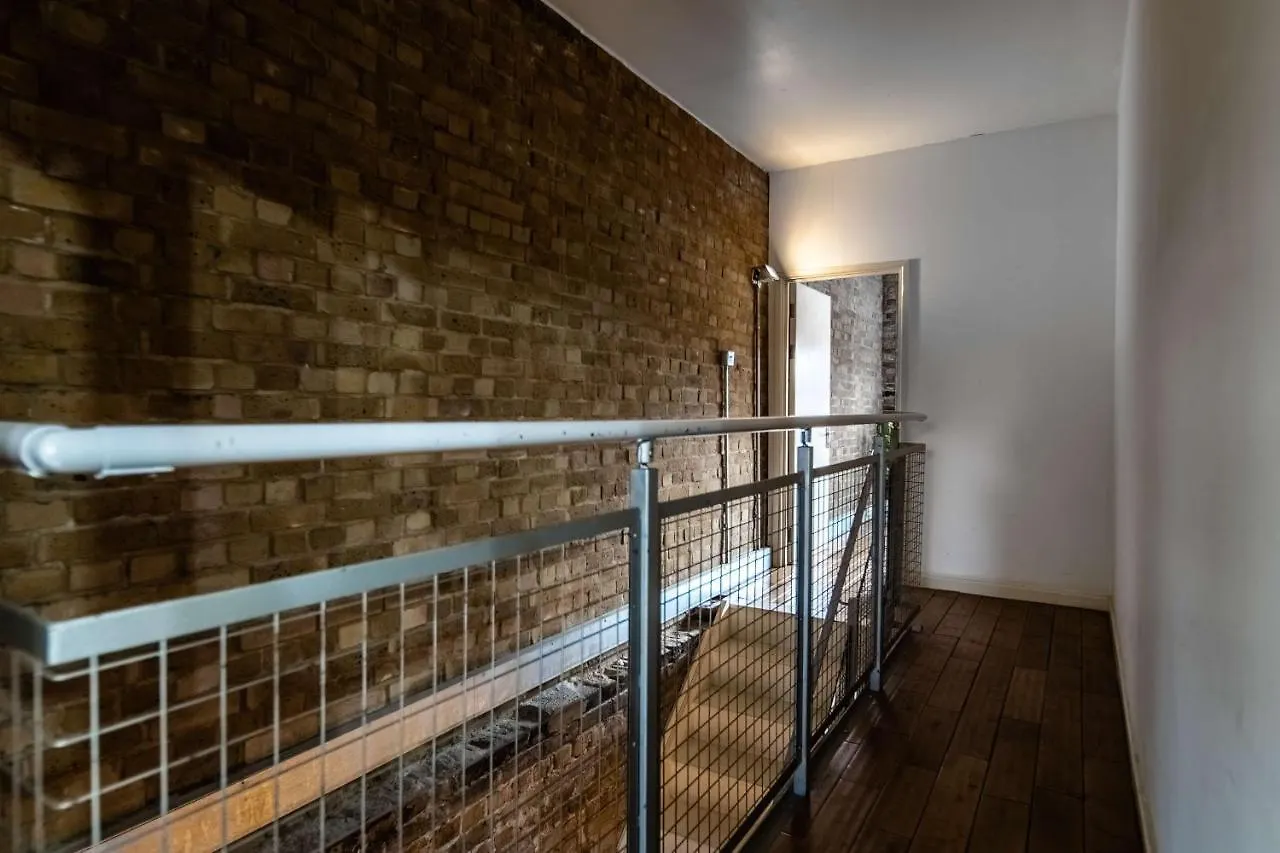 Livestay-Fabulous Three Bed Warehouse Conversion Apartment London United Kingdom