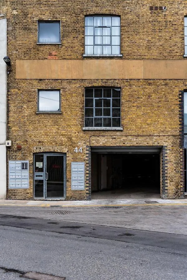 Livestay-Fabulous Three Bed Warehouse Conversion Apartment London United Kingdom
