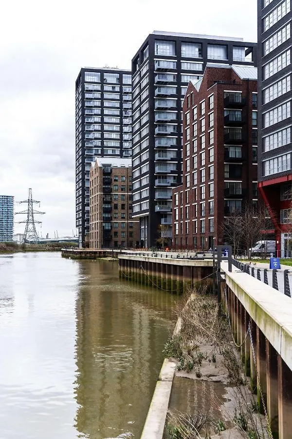 Livestay-Fabulous Three Bed Warehouse Conversion Apartment London